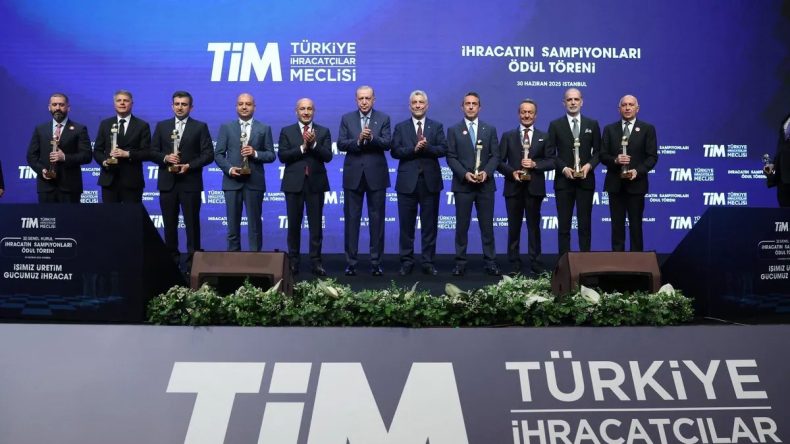 Cumhurbaşkanı Erdoğan, ihracatın şampiyonlarıyla buluştu: Yıl sonunda enflasyonda 20'li rakamları görmeyi hedefliyoruz