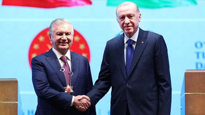 Cumhurbaşkanı Erdoğan, Özbekistan Cumhurbaşkanı Mirziyoyev ile Telefonda Görüştü