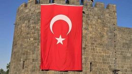 Cumhurbaşkanı Erdoğan'ın 'bayrak' çağrısına Diyarbakır ve Şırnak'ta duyulan ilgi