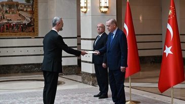 Cumhurbaşkanı Erdoğan'a B&uuml;y&uuml;kel&ccedil;ilerden G&uuml;ven Mektubu Takdimi