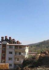 Deprem Sonrası Yıkılan Evde Yangın: Kontrol Altına Alındı