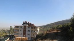 Deprem Sonrası Yıkılan Evde Yangın: Kontrol Altına Alındı