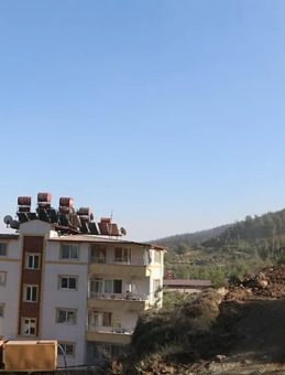 Deprem Sonrası Yıkılan Evde Yangın: Kontrol Altına Alındı