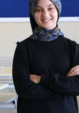 Depremde Kaybettiği Babasına Verdiği S&ouml;z&uuml; Tuttu! Birinciliği G&ouml;zyaşlarıyla Kutladı: LGS Sınavında Tam Puan Aldı