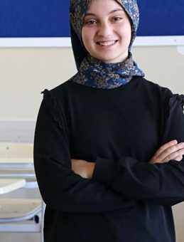 Depremde Kaybettiği Babasına Verdiği Sözü Tuttu! Birinciliği Gözyaşlarıyla Kutladı: LGS Sınavında Tam Puan Aldı