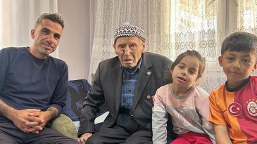 Derviş Dede, torununun torununu tanıdı… Yaşı &ouml;ğrenenler 'Maşallah' diyor