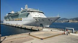 Dev kruvaziyer 2 bini aşkın ABD’li turistle Bodrum’a geldi
