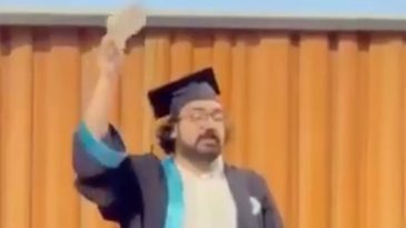 Diploma Şovmeni Doruk D&uuml;r&uuml;c&uuml;, CHP'li Eski Başkan Yardımcısı &Ccedil;ıktı: Sokak &Ccedil;ağrısı da Yapmış!