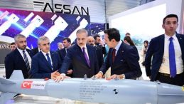 Dışişleri Bakanı Hakan Fidan, IDEF 2025’i Ziyaret Etti