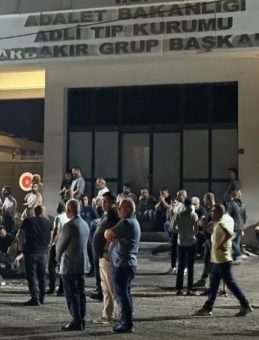 Diyarbakır'da Akraba Aileler Arasında Silahlı Kavga: 2 Kişi Hayatını Kaybetti