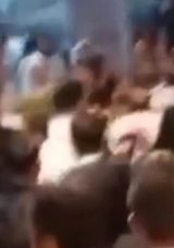 D&uuml;ğ&uuml;n Salonunda Tekme Tokat Kavga: O Anlar Cep Telefonu Kamerasında!