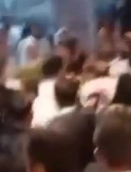 Düğün Salonunda Tekme Tokat Kavga: O Anlar Cep Telefonu Kamerasında!