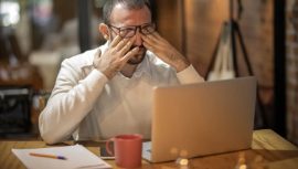 Ekran Bağımlılığı: Körlüğe Yol Açabilir mi? Uzmanlar Belirtti: Artık Çocuklarda da Görülüyor…