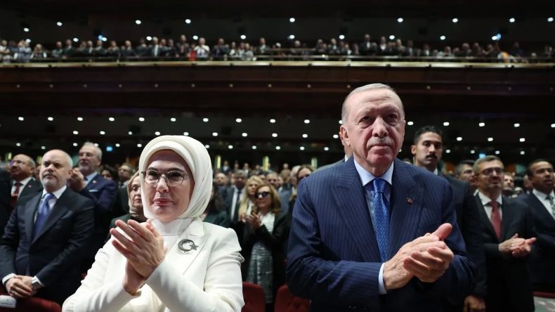 Emine Erdoğan: En Uzun Gece Destanı, O Eşsiz Direnişi Bir Kez Daha Yüreklerimize Nakşetti
