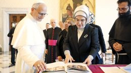 Emine Erdoğan ile Papa’nın Görüşmesi