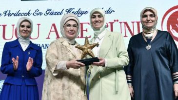 Emine Erdoğan, &ldquo;Koruyucu Aile G&uuml;n&uuml;&rdquo; Programında: Huzur ve G&uuml;ven İkliminde Gelişen Her &Ccedil;ocuk G&uuml;&ccedil;l&uuml; Toplumun Yapıtaşıdır