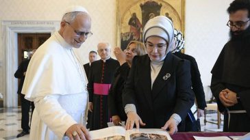 Emine Erdoğan, Papa 14. Leo ile g&ouml;r&uuml;şt&uuml;