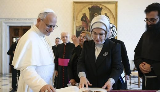 Emine Erdoğan'a Yönelik Sosyal Medyada Alçak Kampanya! Vatikan Temaslarını Hazmedemediler