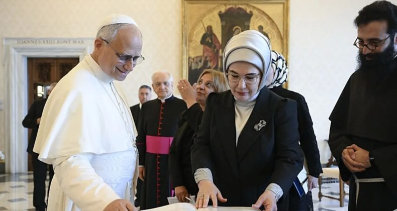 Emine Erdoğan'a Yönelik Sosyal Medyada Alçak Kampanya! Vatikan Temaslarını Hazmedemediler