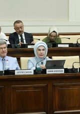 Emine Erdoğan'dan Vatikan'da "D&uuml;nya 5'ten B&uuml;y&uuml;kt&uuml;r" Mesajı