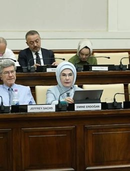 Emine Erdoğan'dan Vatikan'da "Dünya 5'ten Büyüktür" Mesajı