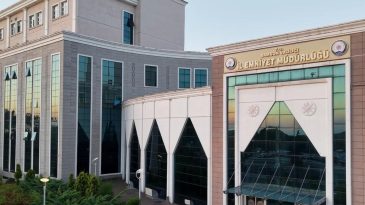 Emniyet M&uuml;d&uuml;rl&uuml;ğ&uuml;'nde Gazi Polis Memuruna Yumruk ve Tiş&ouml;rt Yırtma Olayı