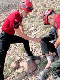 Erciyes Dağı'nda Mahsur Kalan İki Dağcı 7 Saatte Kurtarıldı