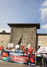 Erzurum'da Sağlık &Ccedil;alışanları 88 Haftadır Gazze İ&ccedil;in Y&uuml;r&uuml;yor