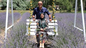Eşi İ&ccedil;in K&ouml;ye Taşındı, Hayatları Yeniden Şekillendi! 'İmkanı Olan Herkes Topraklarına D&ouml;ns&uuml;n'