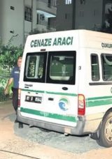 Eşini ve kızını &ouml;ld&uuml;r&uuml;p intihar etti