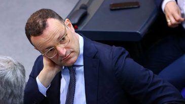 Eski Alman Bakan Sıkıntılı G&uuml;nler Ge&ccedil;iriyor