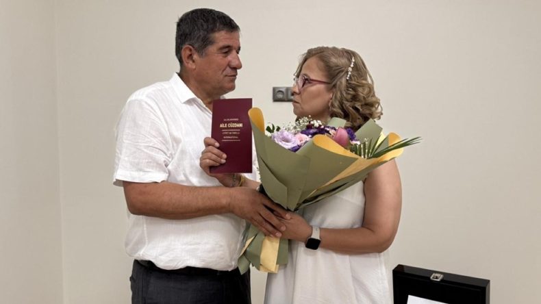 Eski Eşini Destekleyen Adam, 31 Yıl Sonra Yeniden Evlendi