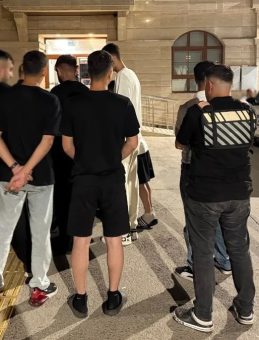 Eşkiya Tarzı Yol Kesip, Trafiği Tehlikeye Attılar! Cezalar Peş Peşe Geldi