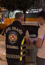 Fatih&rsquo;te akrobatik hareketler yapan motorlu g&ouml;zaltına alındı