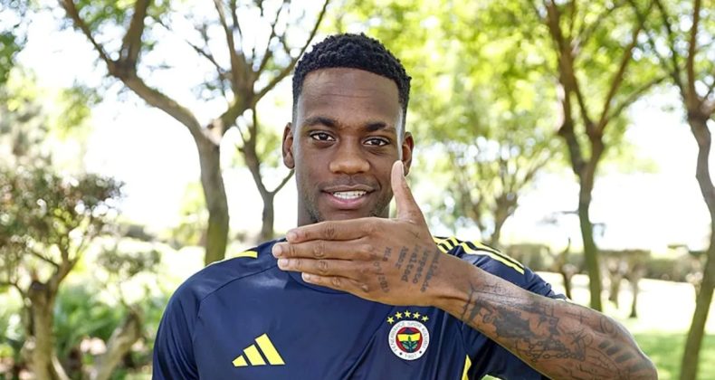 Fenerbahçe'nin yeni transferi Jhon Duran, "karşılık vermek" için sabırsızlanıyor