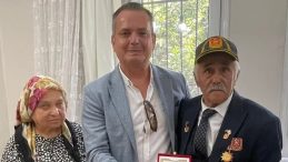 Fethiye'li Kıbrıs Gazisi Abdurrahim Kısa'ya Madalya ve Beratı Takdim Edildi