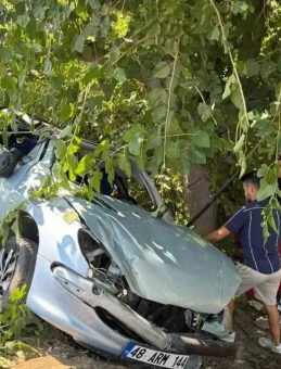 Fethiye’de Trafik Kazası: 2 Kişi Hayatını Kaybetti, 1 Kişi Yaralı