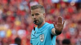 Feyenoord-Fenerbahçe Maçının Hakem Kadrosu Belirlendi!
