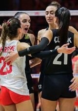 FİLENİN SULTANLARI D&Uuml;NYA SAHASINDA! T&uuml;rkiye – İspanya voleybol ma&ccedil;ı ne zaman? İşte A Milli Kadın Voleybol Takımı ma&ccedil; takvimi