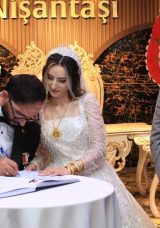 Gazi Durmuş&rsquo;un Duygusal Hikayesi: 14 Yıllık Aşk Evlilikle Ta&ccedil;landı!