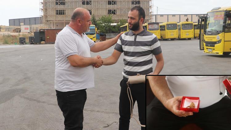 Gaziantep'te otobüs şoföründen örnek davranış: Altın ve para dolu çantayı sahibine ulaştırdı