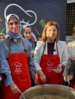 Genç KADEM, Aşure Geleneğini Şehzade Camii'nde Yaşattı