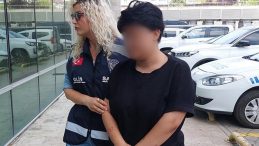 Genç Kız, Sevgilisinden Ayrılmasını İsteyen Annesini Bıçakladı