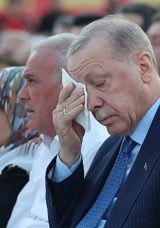 G&ouml;lbaşı&rsquo;ndaki Anma Programında Duygusal Anlar! Başkan Erdoğan G&ouml;zyaşlarını Tutamadı
