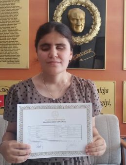 Görme Engelli Nazalin'in Annesi Kitapları Okudu, Kızı Başarıyla Ezberledi!