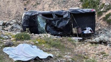 G&uuml;m&uuml;şhane'de Korkun&ccedil; Trafik Kazası: 2 Kişi Hayatını Kaybetti, 4 Yaralı