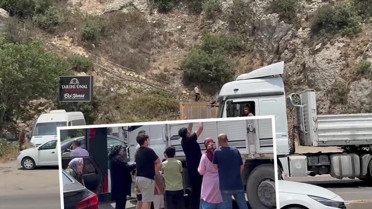 Hayırsever Esnaf Kamyonla Karpuz Dağıttı