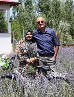 Her Şey Astım Hastası Eşi İçin! Önce Şehirden Kaçtılar, Şimdi Lavanta Cennetinde Yaşıyorlar…