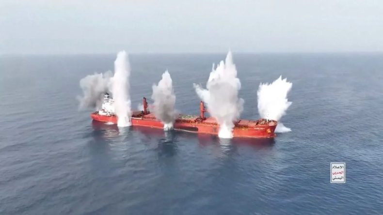 Husiler'den Ticari Gemilere Saldırı: O Anlara Ait Görüntüler Yayınlandı