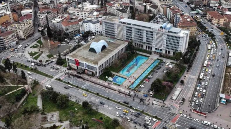 İBB'ye Yönelik Yolsuzluk Soruşturmasında 10 Zanlı Adliyeye Sevk Edildi